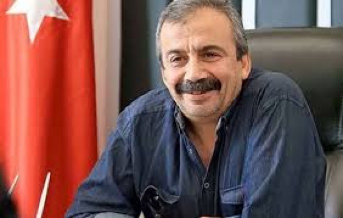 Dem Parti Milletvekili ve TBMM Başkanvekili Sırrı Süreyya Önder Vefat etti